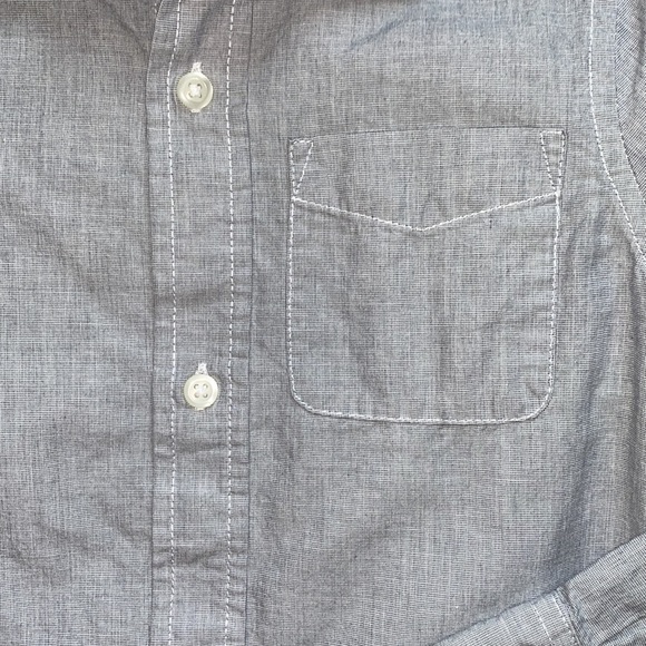 Boys size 5-6/S gray button down shirt. - Picture 3 of 4